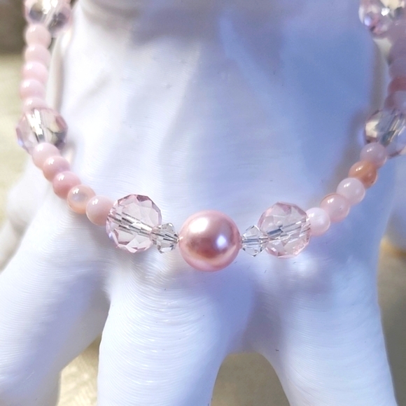 J & R Gems! Jewelry - Elegant Pink Pearl and Crystal Bracelet!